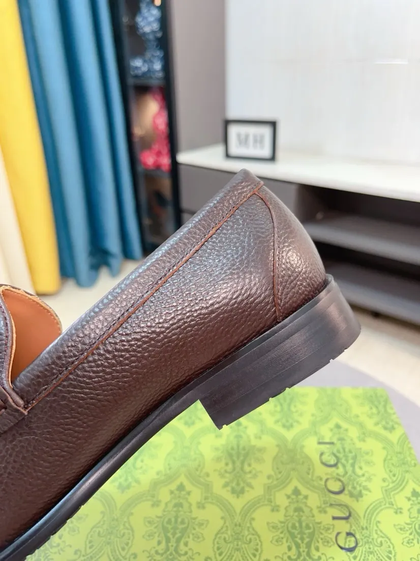 Men's shoes 💰500🌹🌹Niuli [GUCCI Gucci] A new style of formal men's leather shoes is coming~ The original quality upper is made of patent leather imported from Italy, the leather is soft and delicate, comfortable and soft first-layer cowhide lining, rubber wear-resistant outsole, the shoe shape is dignified and domineering, and the luxury charm cannot be concealed! The natural and free nouveau riche leads the trend. Code number: 38-44